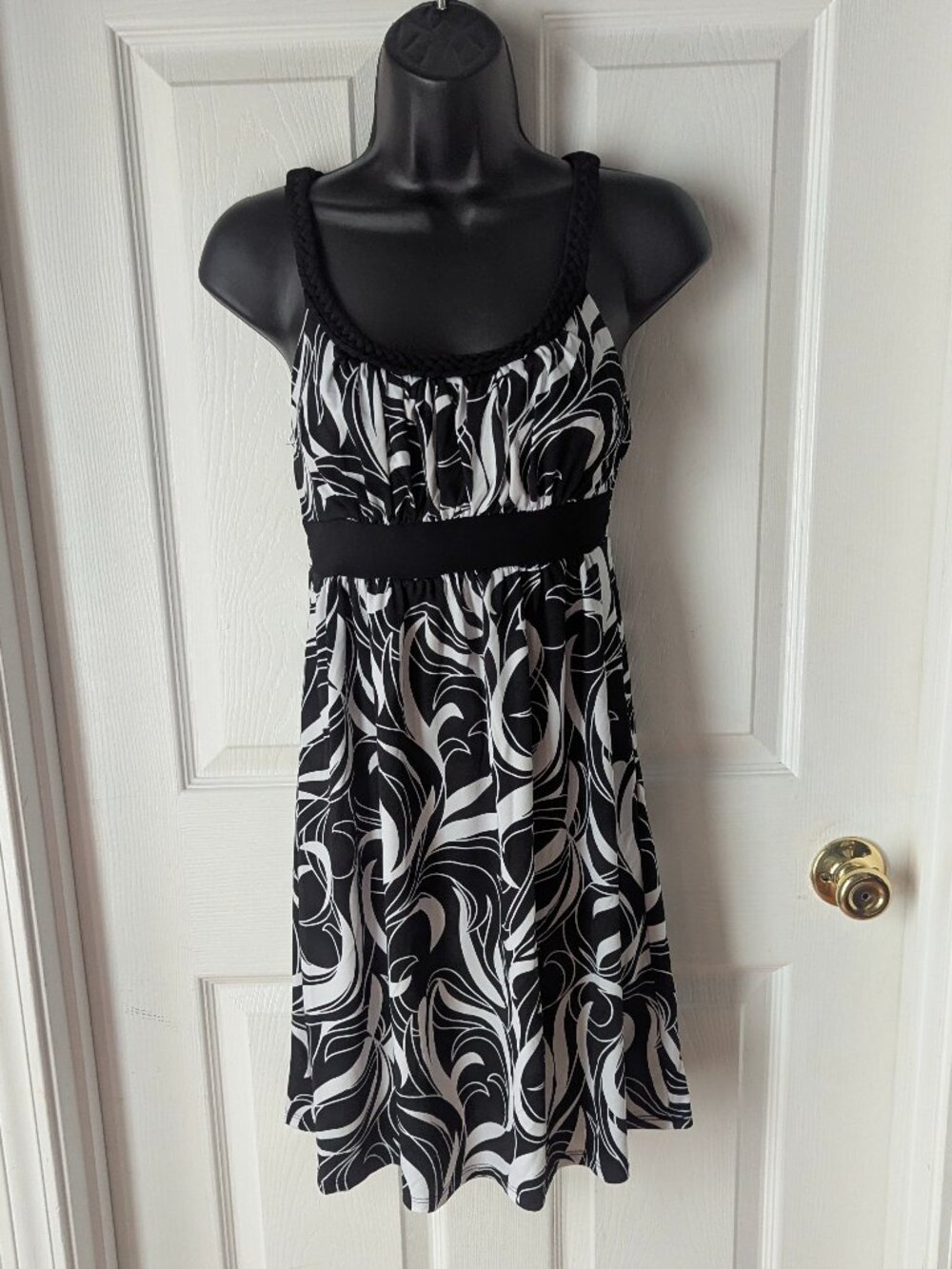 Wrapper sleeveless black and white dress - S